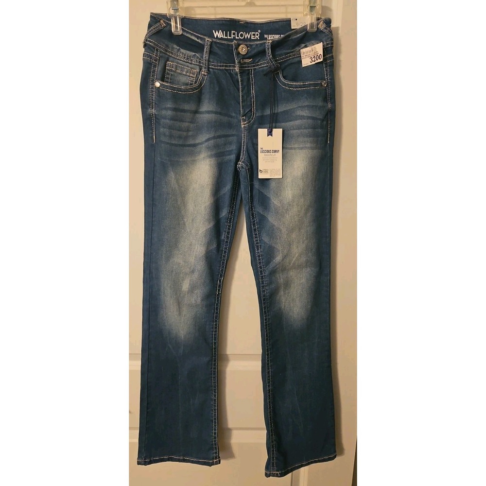 Women's Wallflower Luscious Curvy Bootcut Distressed Jeans Size 9